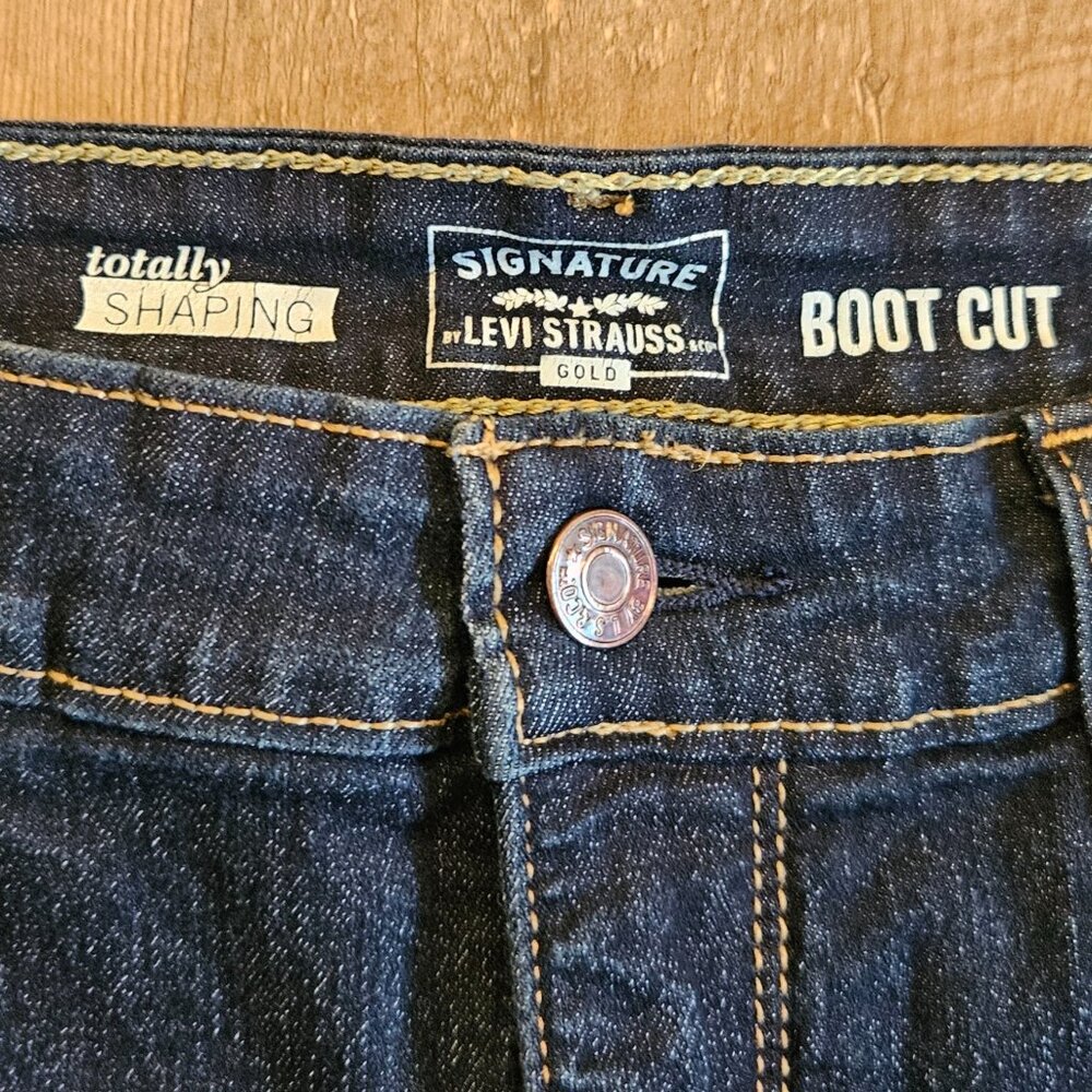 Levi Strauss Signature Gold Totally Shaping Bootcut Jeans Women’s Size 18 Dark W - Picture 2 of 4